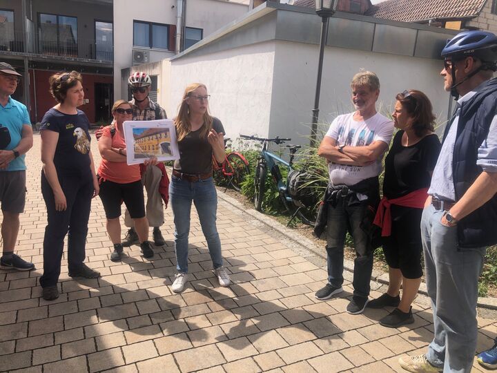 Das alte Gasthaus Riedel, welches heute als modernes Stadthotel Reich Besucher empfängt, ist ein gelungenes Beispiel für die Reaktivierung von Leerständen und Brachen in der Altstadt. Foto: Georg Stock / Streutalallianz e.V.