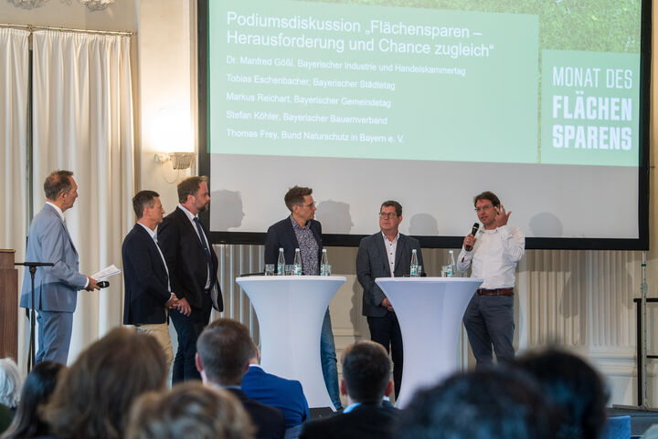 Podiumsdiskussion "Flächensparen - Chance und Herausforderung zugleich"